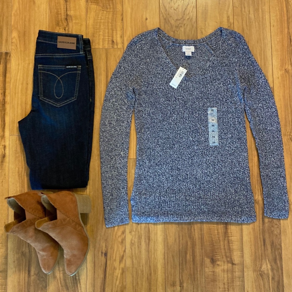 NWT Women's Old Navy Blue and White V-Neck Sweater Size XS